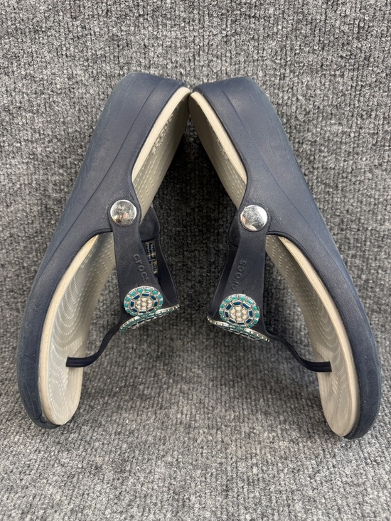 CROCS Sanrah Diamante Sandals Thong Size 9 Navy with Mosaic Design CUTE - Picture 6 of 7